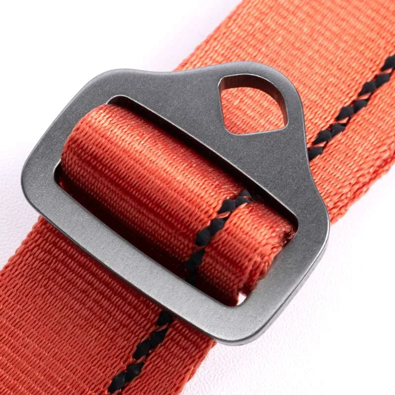 Ready-Go Collar detail — Fidlock® Buckle
